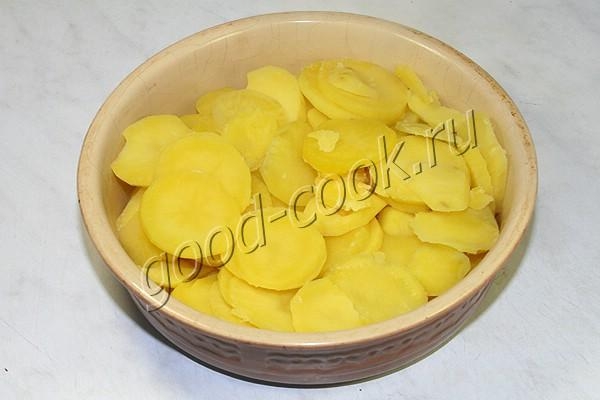 картофель, запеченный со сметаной и сыром
