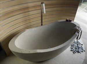 Монолитные каменные ванны: все за и против