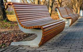 Для чего нужны скамейки в парке?